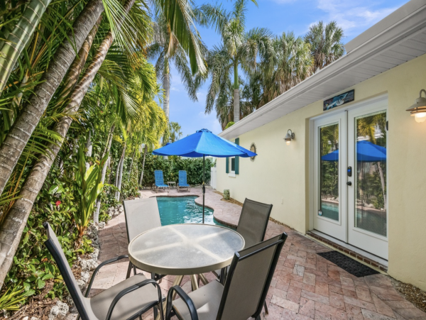 Holmes Beach Vacation Home with Pool 4 houses to beach